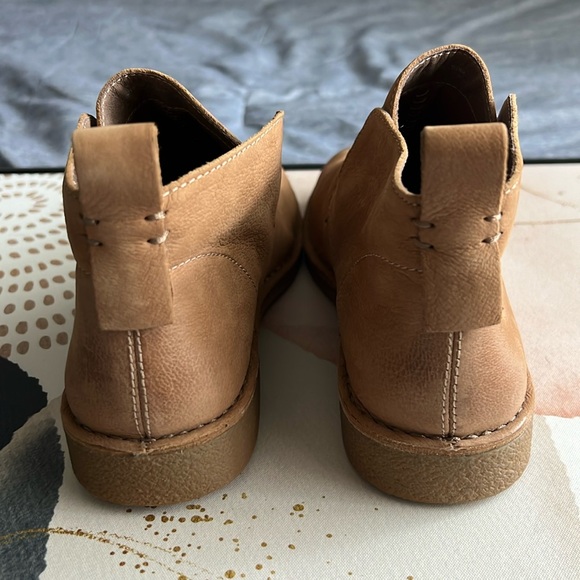 NWOT Dolce Vita tan booties - Picture 2 of 6